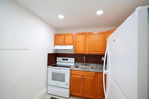 Apartamento en alquiler en North Miami Beach, Florida, 1 dormitorio, 83.61 m2 № 1948873 - foto 2