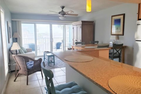 Condo à New Smyrna Beach, Floride, 2 chambres  № 2125427