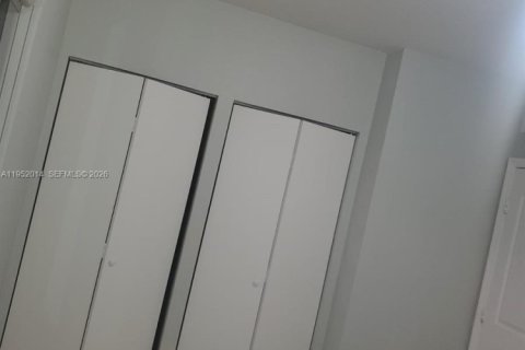 Condo in Miami, Florida, 1 bedroom № 2089337 - photo 6