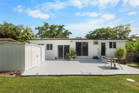 House in West Miami, Florida 2 bedrooms, 139.17 sq.m. № 1893063 - photo 28