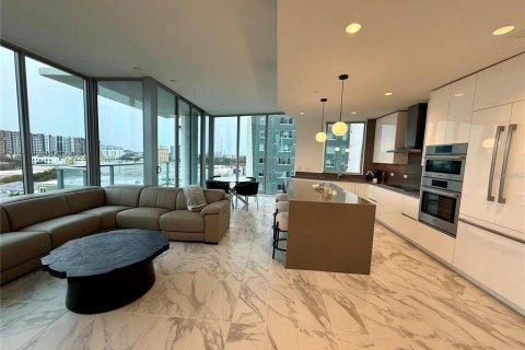 Condo in Saint Petersburg, Florida, 3 bedrooms  № 2284727 - photo 3