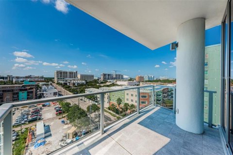 Condo in Saint Petersburg, Florida, 3 bedrooms  № 2284727 - photo 9
