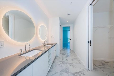 Condo in Saint Petersburg, Florida, 3 bedrooms  № 2284727 - photo 6