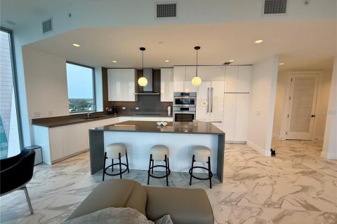 Condo in Saint Petersburg, Florida, 3 bedrooms  № 2284727 - photo 4