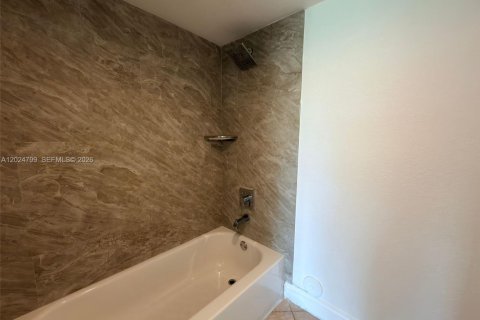 Condo in Coral Springs, Florida, 2 bedrooms  № 2260844 - photo 11