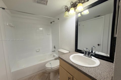 Condo in Coral Springs, Florida, 2 bedrooms  № 2260844 - photo 14
