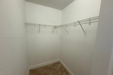 Condo in Coral Springs, Florida, 2 bedrooms  № 2260844 - photo 12