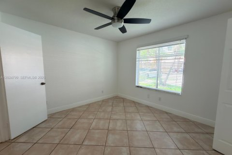 Condo in Coral Springs, Florida, 2 bedrooms  № 2260844 - photo 13