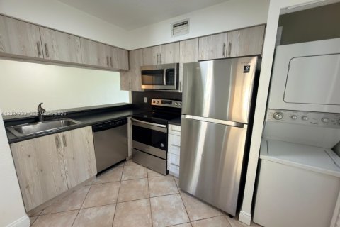 Condo in Coral Springs, Florida, 2 bedrooms  № 2260844 - photo 3