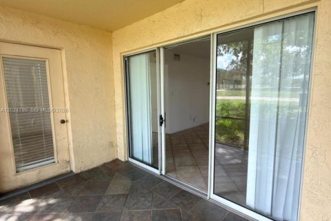 Condo in Coral Springs, Florida, 2 bedrooms  № 2260844 - photo 15