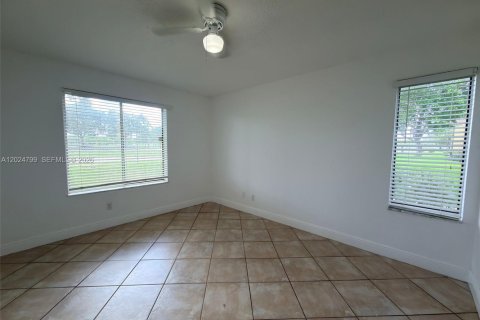 Condo in Coral Springs, Florida, 2 bedrooms  № 2260844 - photo 7
