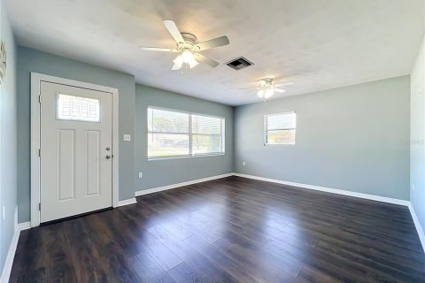 House in Mount Dora, Florida 2 bedrooms, 104.42 sq.m. № 2210622 - photo 2