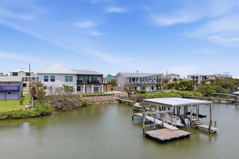 House in New Smyrna Beach, Florida 3 bedrooms, 259.38 sq.m. № 2104657 - photo 3