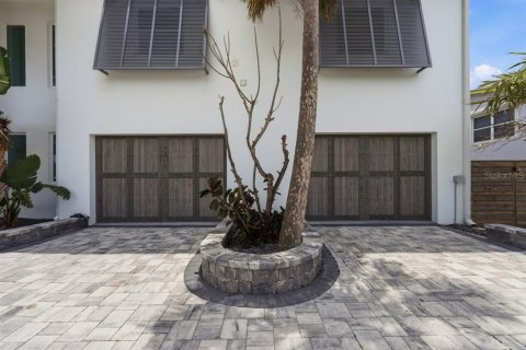House in New Smyrna Beach, Florida 3 bedrooms, 259.38 sq.m. № 2104657 - photo 10