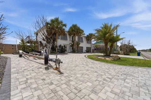 House in New Smyrna Beach, Florida 3 bedrooms, 259.38 sq.m. № 2104657 - photo 7