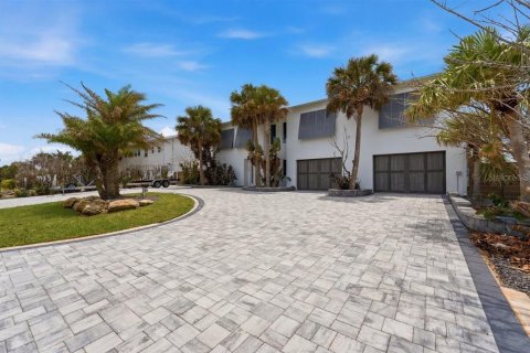 House in New Smyrna Beach, Florida 3 bedrooms, 259.38 sq.m. № 2104657 - photo 8