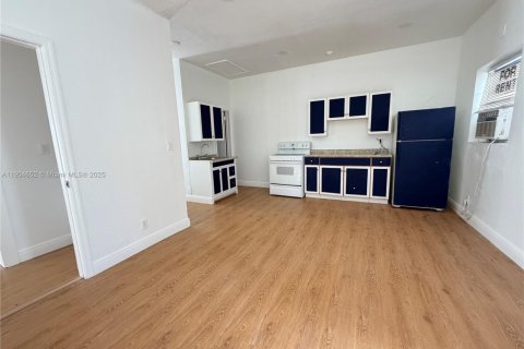 Снять в аренду квартиру в Холливуд, Флорида 2 спальни, 69.68м2, № 1955131 - фото 1