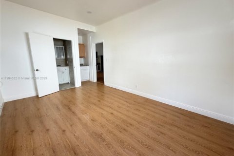 Снять в аренду квартиру в Холливуд, Флорида 2 спальни, 69.68м2, № 1955131 - фото 7