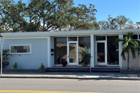 Propiedad comercial en alquiler en Clearwater, Florida, 108.42 m2 № 1561688 - foto 1