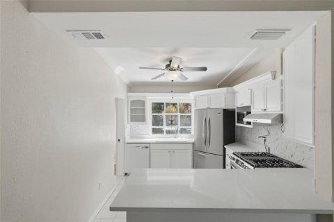 Villa ou maison à louer à Clearwater, Floride: 3 chambres, 110.37 m2 № 2427464 - photo 10