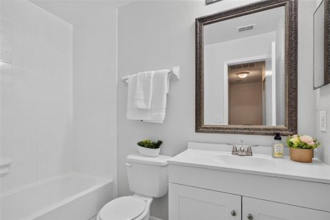 Townhouse in Tampa, Florida 2 bedrooms, 99.59 sq.m. № 2384257 - photo 22