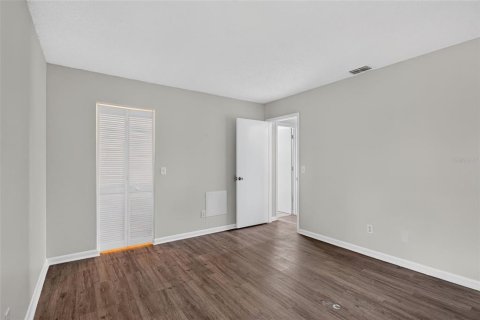 Townhouse in Tampa, Florida 2 bedrooms, 99.59 sq.m. № 2384257 - photo 20