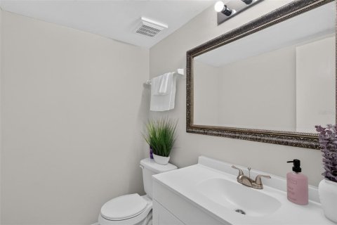 Townhouse in Tampa, Florida 2 bedrooms, 99.59 sq.m. № 2384257 - photo 14