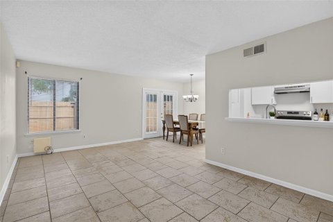 Townhouse in Tampa, Florida 2 bedrooms, 99.59 sq.m. № 2384257 - photo 5