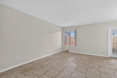 Townhouse in Tampa, Florida 2 bedrooms, 99.59 sq.m. № 2384257 - photo 7