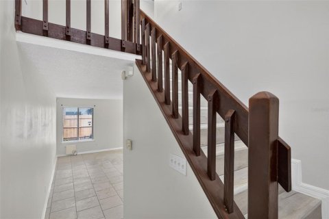 Townhouse in Tampa, Florida 2 bedrooms, 99.59 sq.m. № 2384257 - photo 3