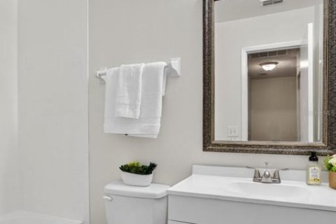 Townhouse in Tampa, Florida 2 bedrooms, 99.59 sq.m. № 2384257 - photo 23