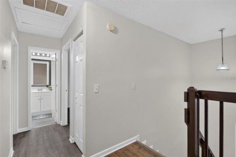 Townhouse in Tampa, Florida 2 bedrooms, 99.59 sq.m. № 2384257 - photo 13