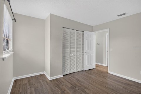 Townhouse in Tampa, Florida 2 bedrooms, 99.59 sq.m. № 2384257 - photo 19