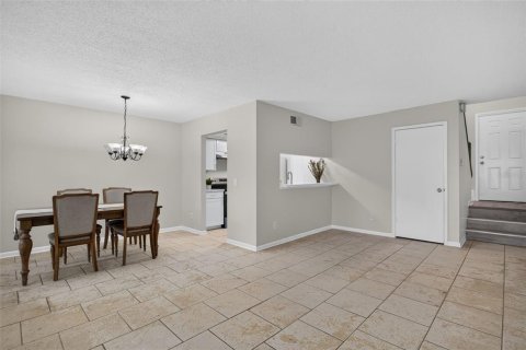 Townhouse in Tampa, Florida 2 bedrooms, 99.59 sq.m. № 2384257 - photo 8