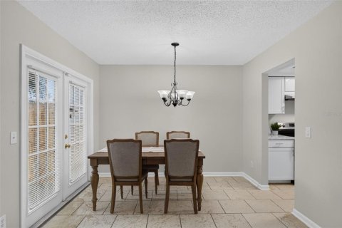 Townhouse in Tampa, Florida 2 bedrooms, 99.59 sq.m. № 2384257 - photo 9