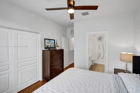 Adosado en alquiler en Fort Lauderdale, Florida, 2 dormitorios, 157.19 m2 № 1954361 - foto 11