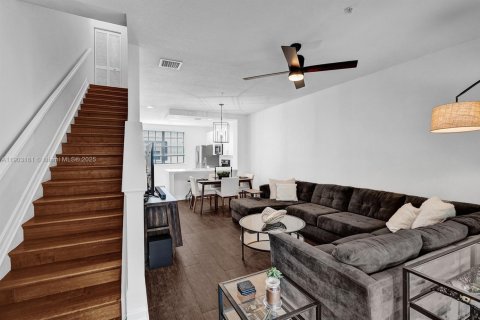 Adosado en alquiler en Fort Lauderdale, Florida, 2 dormitorios, 157.19 m2 № 1954361 - foto 6