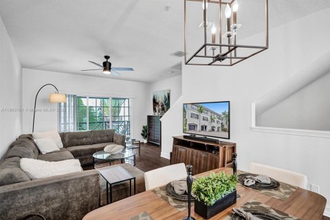 Adosado en alquiler en Fort Lauderdale, Florida, 2 dormitorios, 157.19 m2 № 1954361 - foto 4