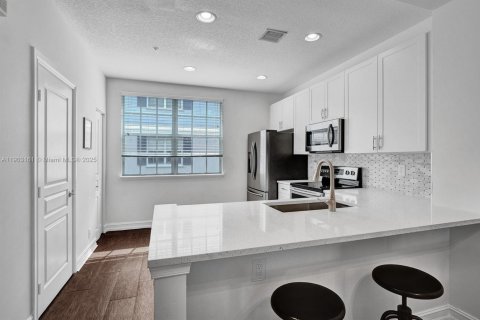Adosado en alquiler en Fort Lauderdale, Florida, 2 dormitorios, 157.19 m2 № 1954361 - foto 3