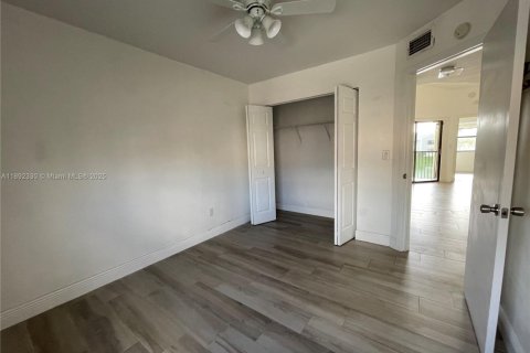 Снять в аренду кондоминиум в Хомстед, Флорида 2 спальни, 90.12м2, № 1943999 - фото 10