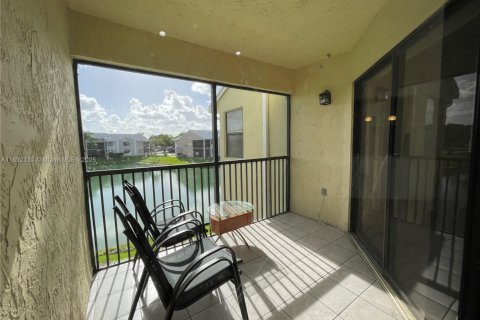 Снять в аренду кондоминиум в Хомстед, Флорида 2 спальни, 90.12м2, № 1943999 - фото 8