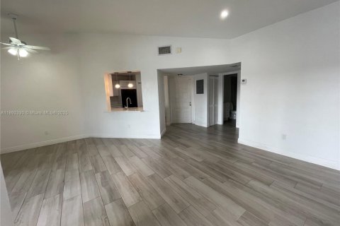 Снять в аренду кондоминиум в Хомстед, Флорида 2 спальни, 90.12м2, № 1943999 - фото 4