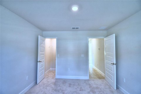 House in Auburndale, Florida 4 bedrooms, 201.51 sq.m. № 2215229 - photo 28