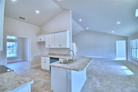 House in Auburndale, Florida 4 bedrooms, 201.51 sq.m. № 2215229 - photo 5