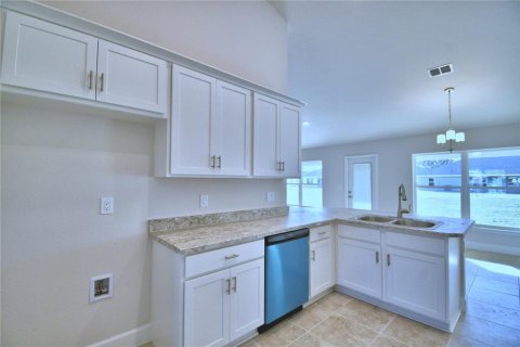 House in Auburndale, Florida 4 bedrooms, 201.51 sq.m. № 2215229 - photo 11