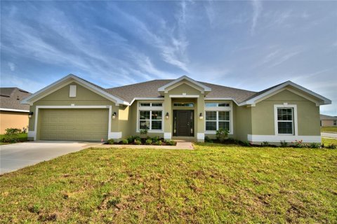 House in Auburndale, Florida 4 bedrooms, 201.51 sq.m. № 2215229
