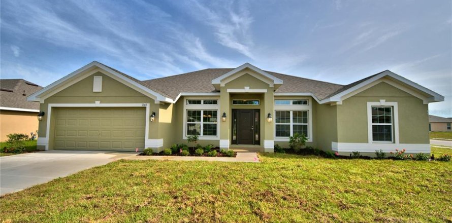 House in Auburndale, Florida 4 bedrooms, 201.51 sq.m. № 2215229