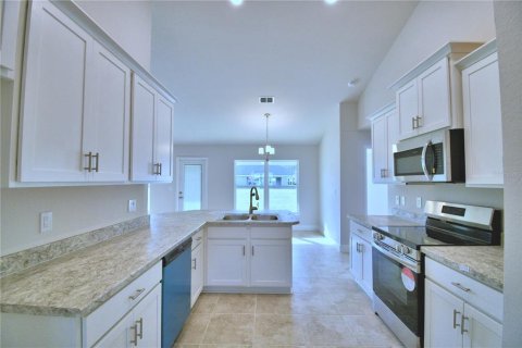 House in Auburndale, Florida 4 bedrooms, 201.51 sq.m. № 2215229 - photo 13