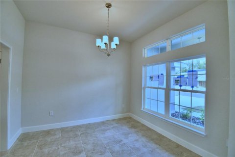 House in Auburndale, Florida 4 bedrooms, 201.51 sq.m. № 2215229 - photo 3