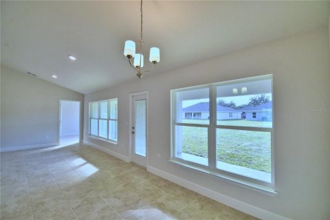 House in Auburndale, Florida 4 bedrooms, 201.51 sq.m. № 2215229 - photo 9